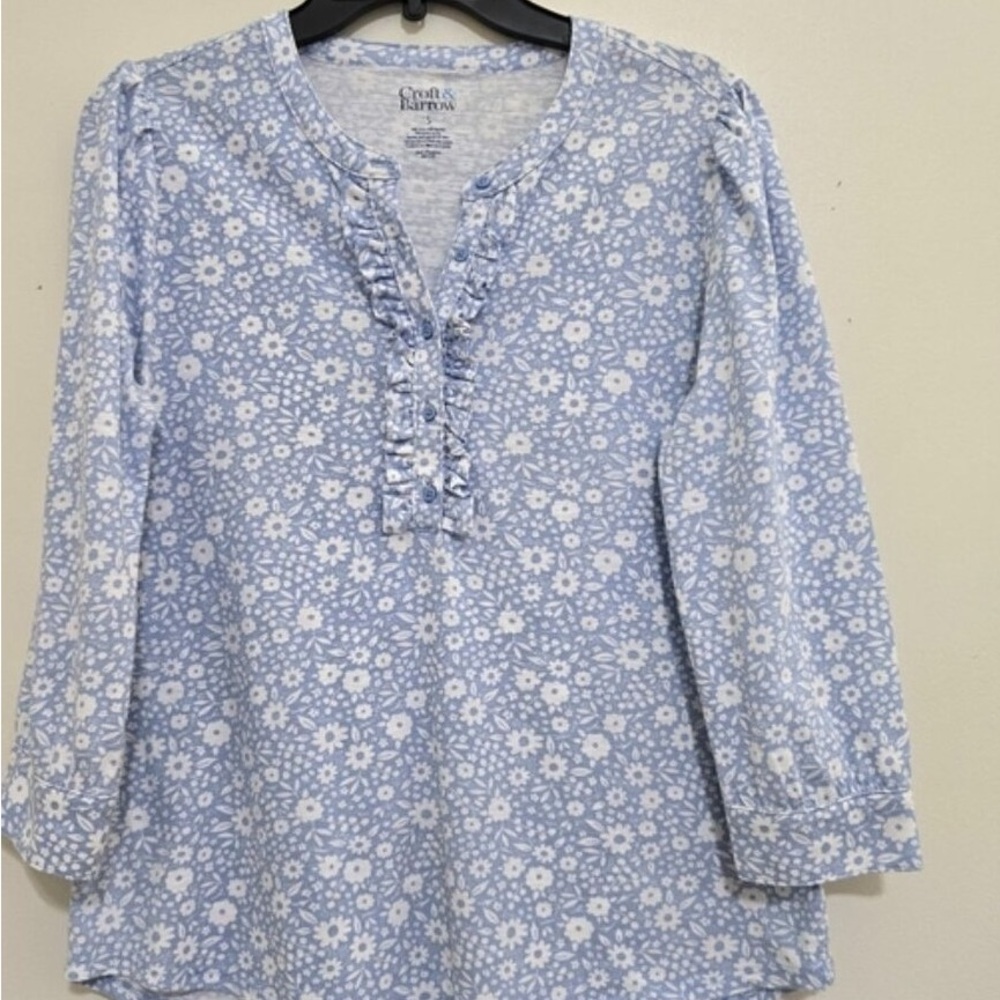 Crown & Ivy Blue and White Floral Blouse